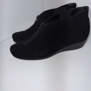 AEROSOLES Allowance Black Suede and leather Ankle Booties size 8